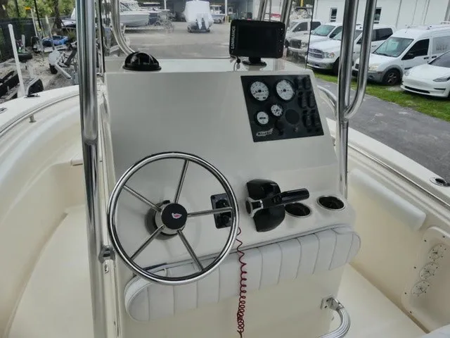 Slide: The Image of Bulls Bay 200 Center Console 2018 - 7