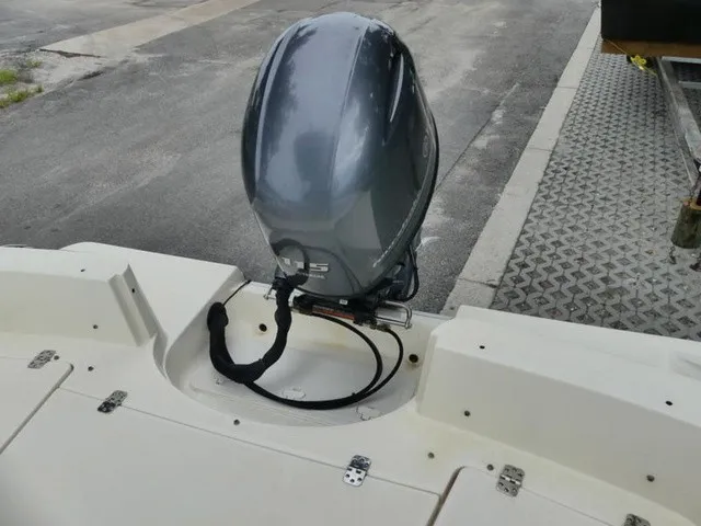 Slide: The Image of Bulls Bay 200 Center Console 2018 - 5