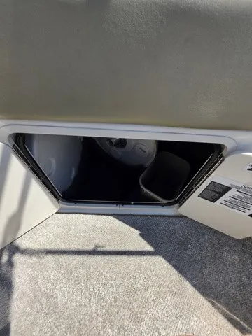 Slide: The Image of Sea Ray 240 Sundeck 2005 - 12