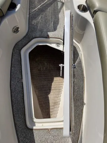 Slide: The Image of Sea Ray 240 Sundeck 2005 - 15