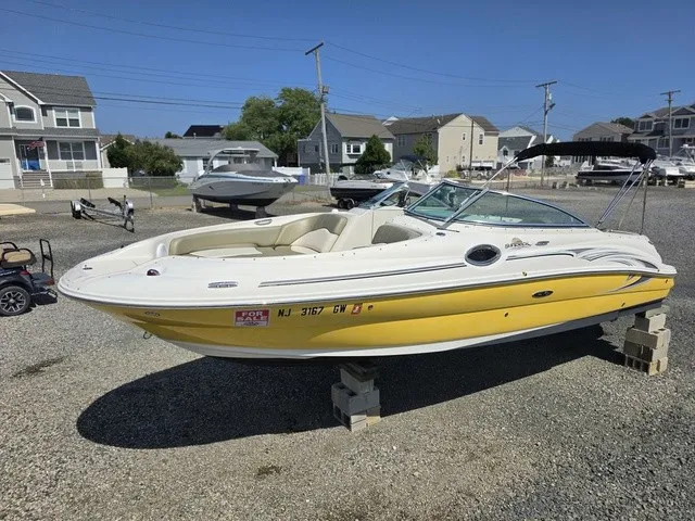 The Image of Sea Ray 240 Sundeck 2005 - 1