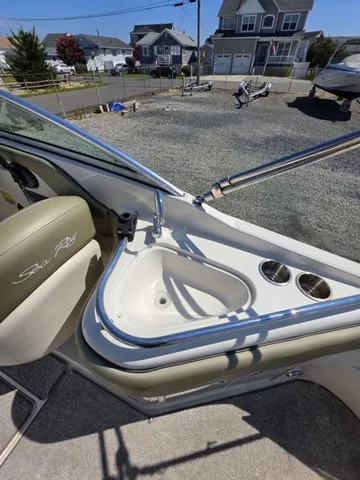Slide: The Image of Sea Ray 240 Sundeck 2005 - 11