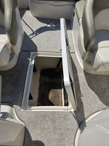 Slide: The Image of Sea Ray 240 Sundeck 2005 - 17