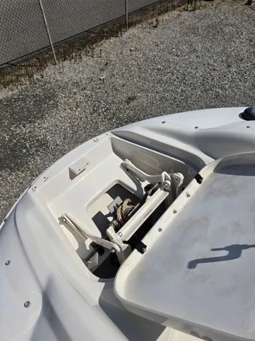 Slide: The Image of Sea Ray 240 Sundeck 2005 - 21