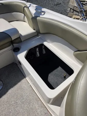 Slide: The Image of Sea Ray 240 Sundeck 2005 - 18