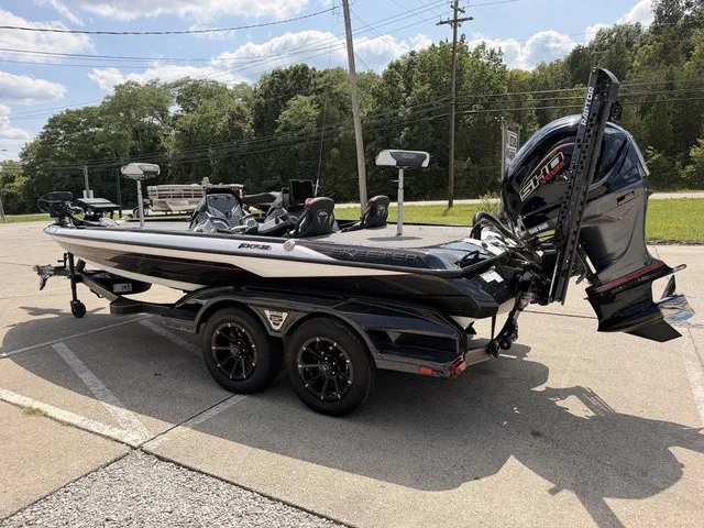 Slide: The Image of Skeeter FXR20 PRO 2025 - 17