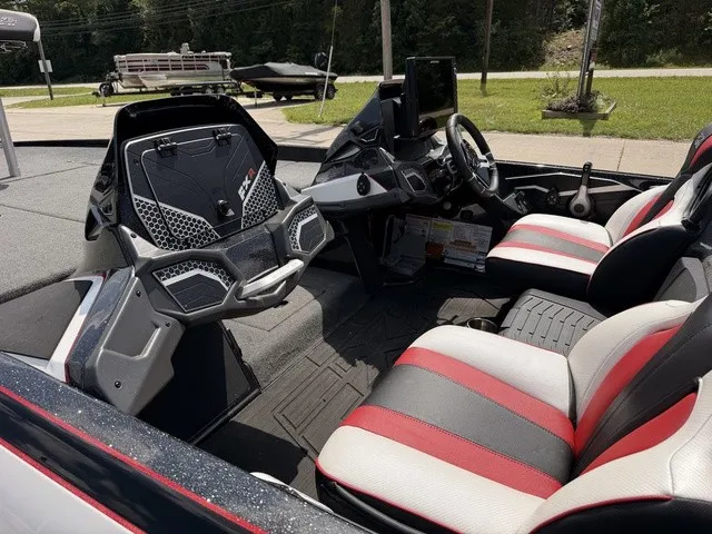 Slide: The Image of Skeeter FXR20 PRO 2025 - 15