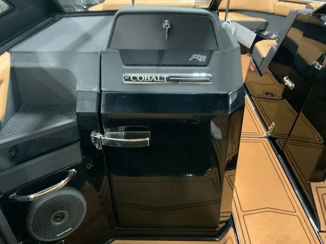 Slide: The Image of Cobalt R8 Surf 2027 - 17