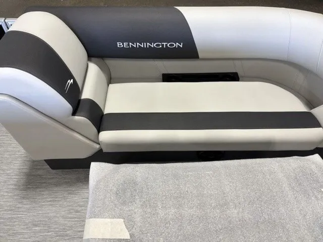Slide: The Image of Bennington S-One Swingback 22 S1SB Pontoon 2027 - 9