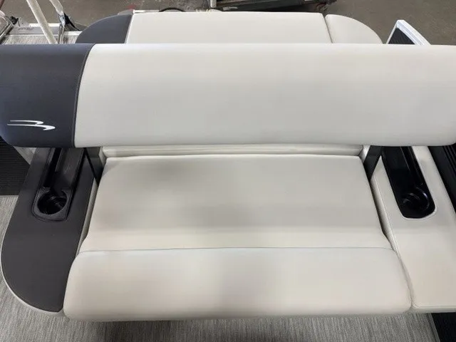 Slide: The Image of Bennington S-One Swingback 22 S1SB Pontoon 2027 - 15
