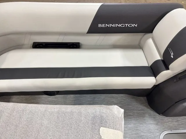 Slide: The Image of Bennington S-One Swingback 22 S1SB Tritoon 2027 - 7