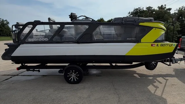 The Image of Sea-Doo Switch Cruise 18 - 170 HP 2023 - 1