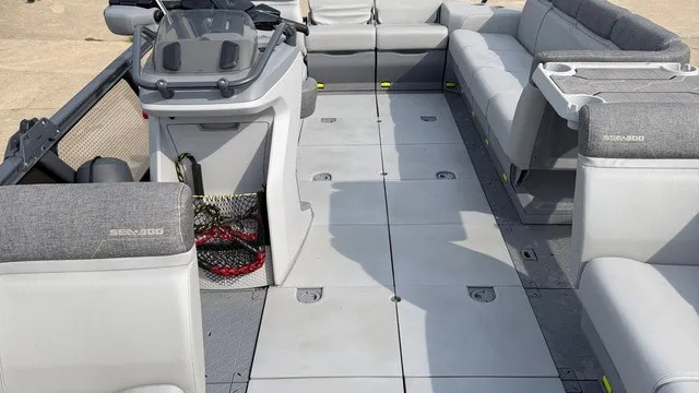 Slide: The Image of Sea-Doo Switch Cruise 18 - 170 HP 2023 - 16