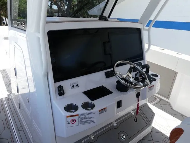 Slide: The Image of Twin Vee 400 GFX CC 2027 - 15