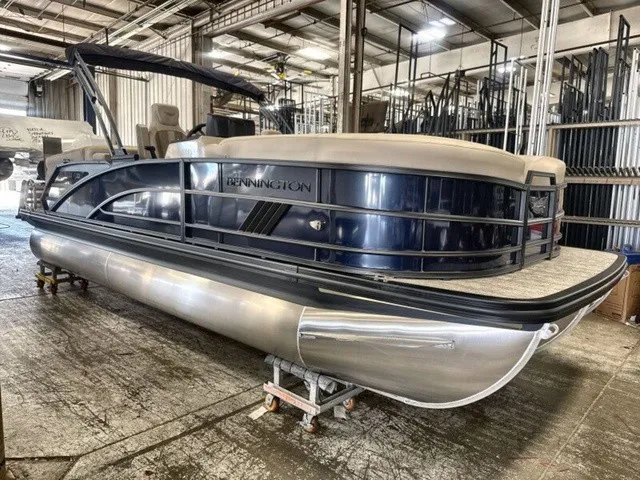 Slide: The Image of Bennington M Quad Bench 22 MFB Tritoon 2027 - 22