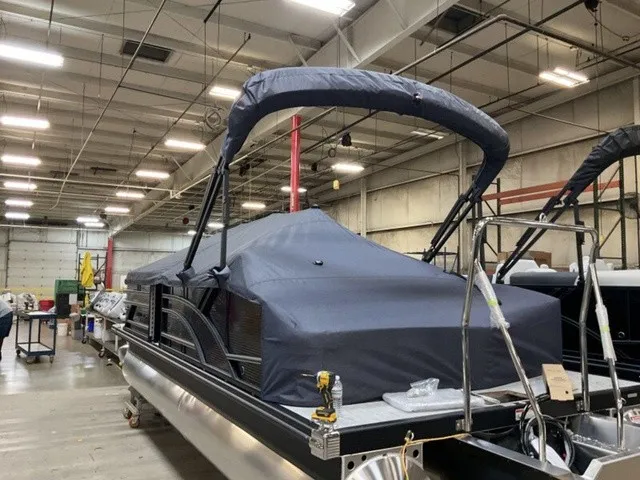 Slide: The Image of Bennington S-One Swingback 22 S1SB Tritoon 2027 - 15