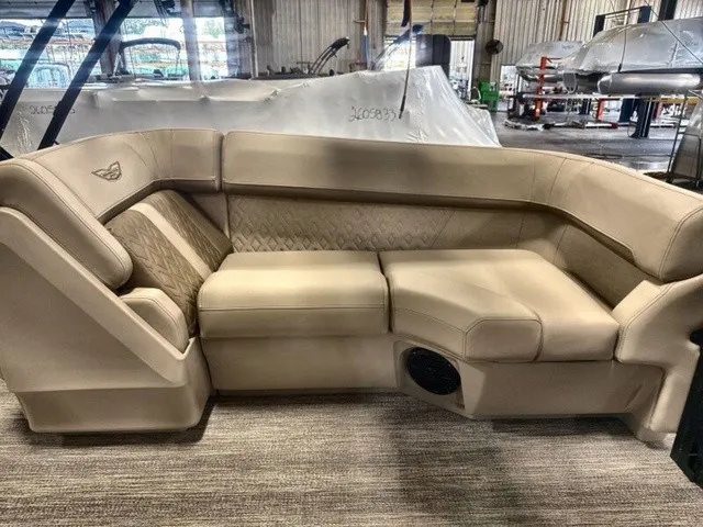 Slide: The Image of Bennington M Quad Bench 22 MFB Tritoon 2027 - 21