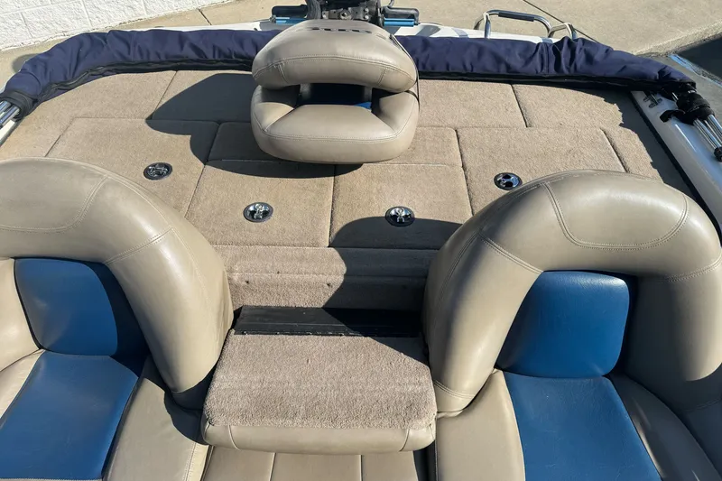 Slide: The Image of 2004 Ranger 185 VS boat interior with beige and blue seating. - 22