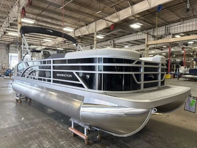 The Image of Bennington S-One Swingback 22 S1SB Pontoon 2027 - 1