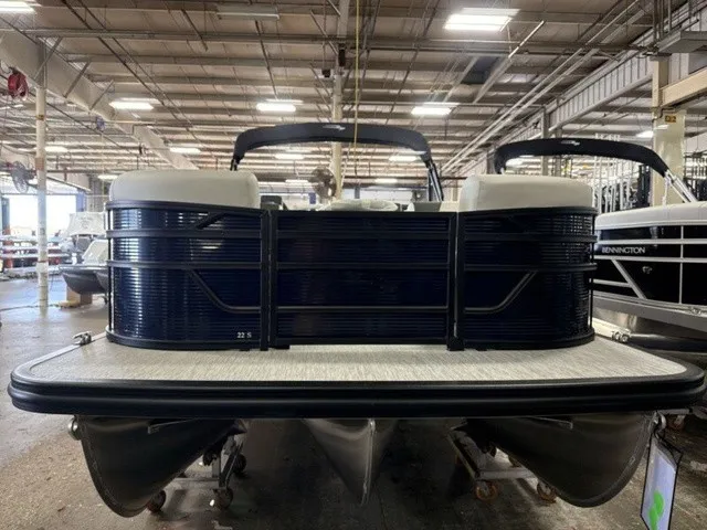 Slide: The Image of Bennington S-One Swingback 22 S1SB Tritoon 2027 - 3