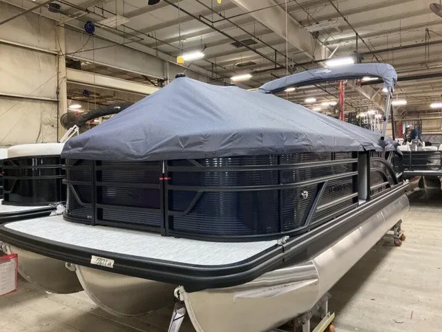 Slide: The Image of Bennington S-One Swingback 22 S1SB Tritoon 2027 - 14