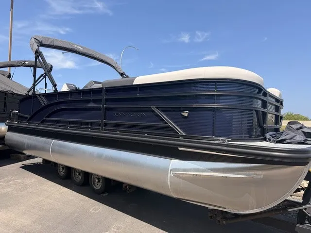 The Image of Bennington S-One Swingback 22 S1SB Tritoon 2027 - 1
