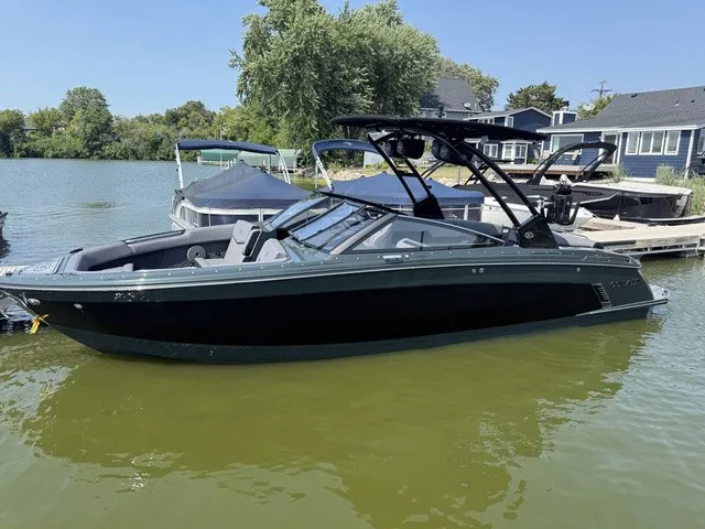 The Image of Cobalt R8 Surf 2027 - 1