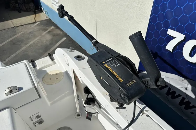 Slide: The Image of 2005 Seaswirl Striper 2301 Walkaround I/O boat with Cannon Magnum 10 STX downrigger. - 28