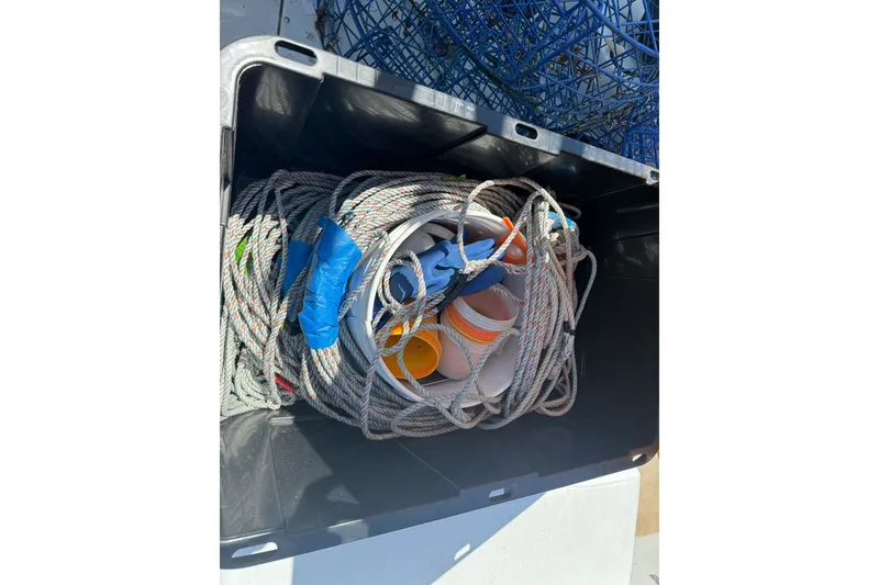 Slide: The Image of Ropes and buoys in a storage bin on a 2005 Seaswirl Striper 2301 Walkaround I/O boat. - 11