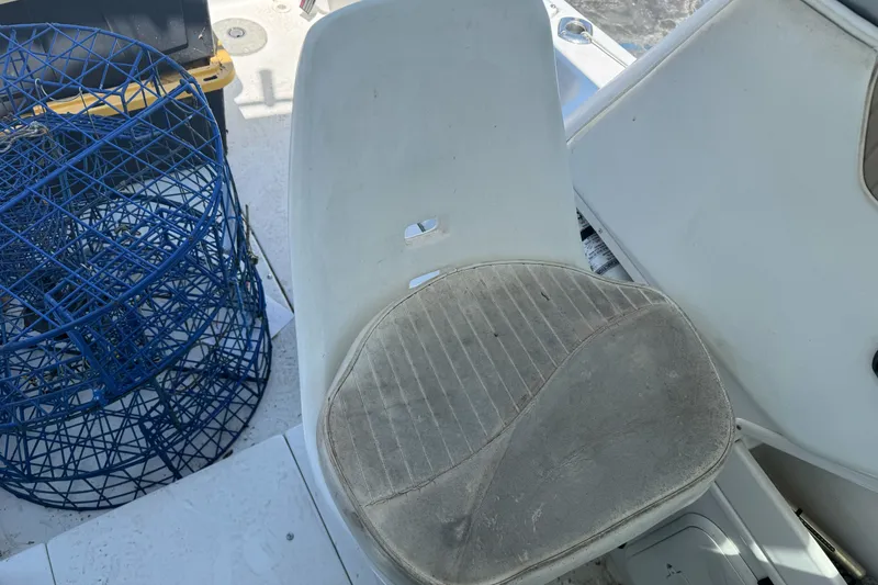 Slide: The Image of 2005 Seaswirl Striper 2301 Walkaround I/O boat seat with blue fishing trap nearby. - 6