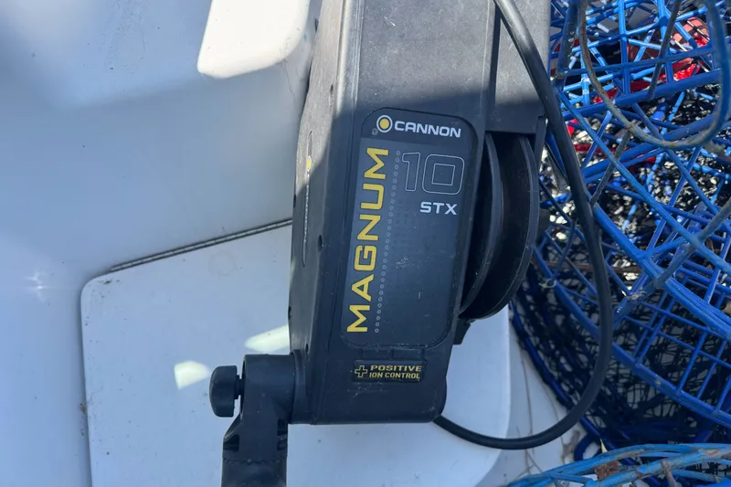 Slide: The Image of Cannon Magnum 10 STX downrigger on 2005 Seaswirl Striper 2301 Walkaround I/O boat. - 20