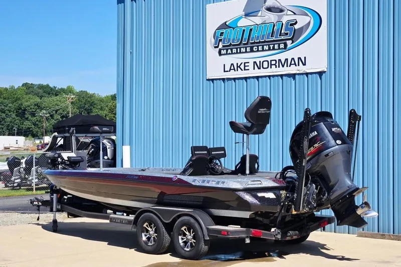 Slide: The Image of 2026 Skeeter ZXR21 boat at Foothills Marine Center, Lake Norman. - 51