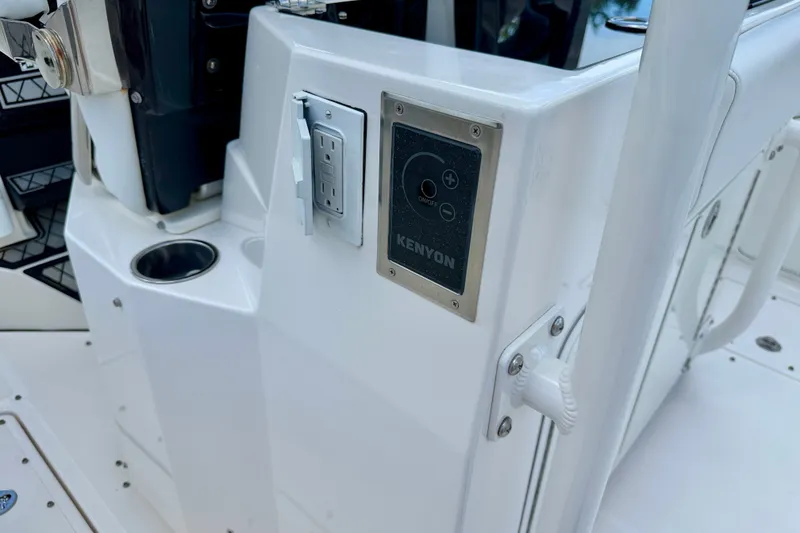 Slide: The Image of Control panel and outlet on 2018 Wellcraft 302 Fisherman boat. - 38