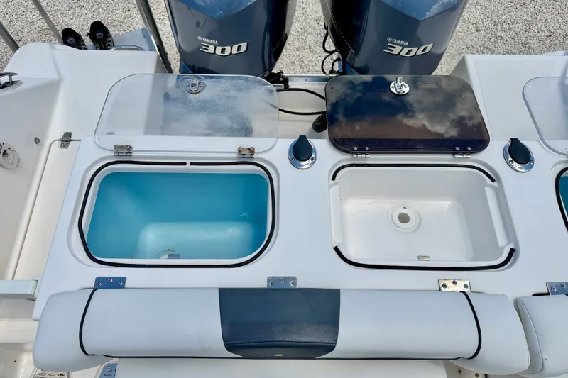 Slide: The Image of 2018 Wellcraft 302 Fisherman boat with Yamaha 300 engines and livewell compartments. - 30