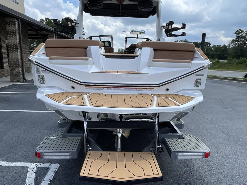 Slide: The Image of Nautique G25 2027 - 8