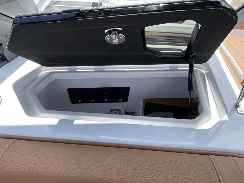 Slide: The Image of Nautique G25 2027 - 23