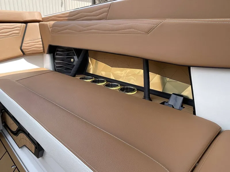 Slide: The Image of Nautique G25 2027 - 12