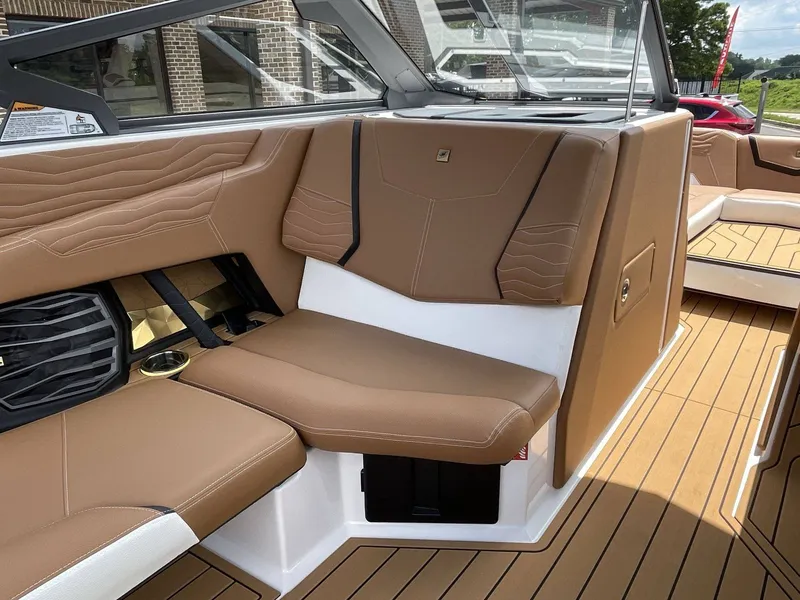 Slide: The Image of Nautique G25 2027 - 6