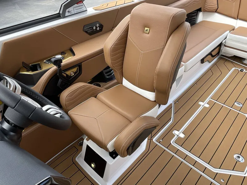 Slide: The Image of Nautique G25 2027 - 32