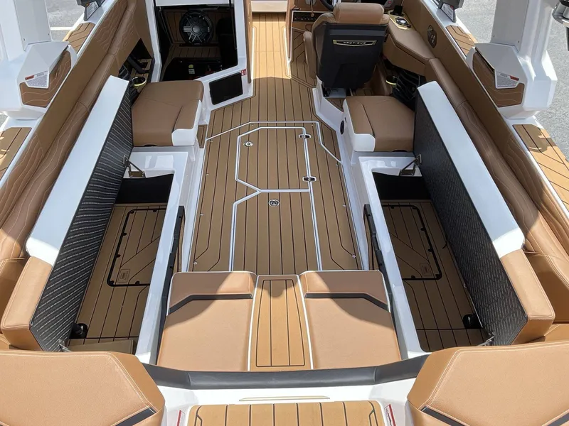 Slide: The Image of Nautique G25 2027 - 16