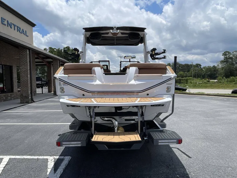 Slide: The Image of Nautique G25 2027 - 5