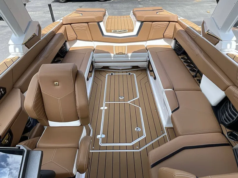 Slide: The Image of Nautique G25 2027 - 25