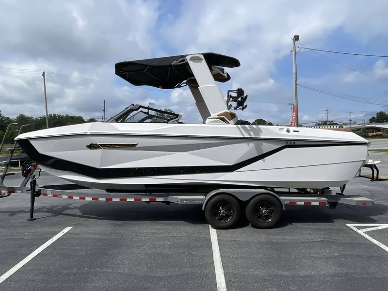 Slide: The Image of Nautique G25 2027 - 4