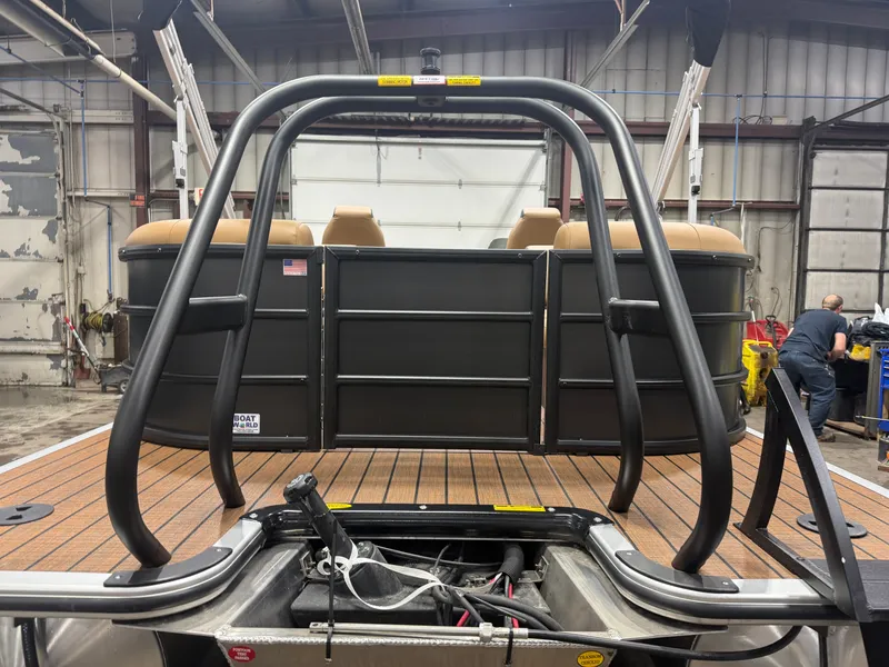 Slide: The Image of Bentley Pontoons Legacy 220 Navigator Quad Lounge & Honda 4-Stroke EFI 2026 - 42