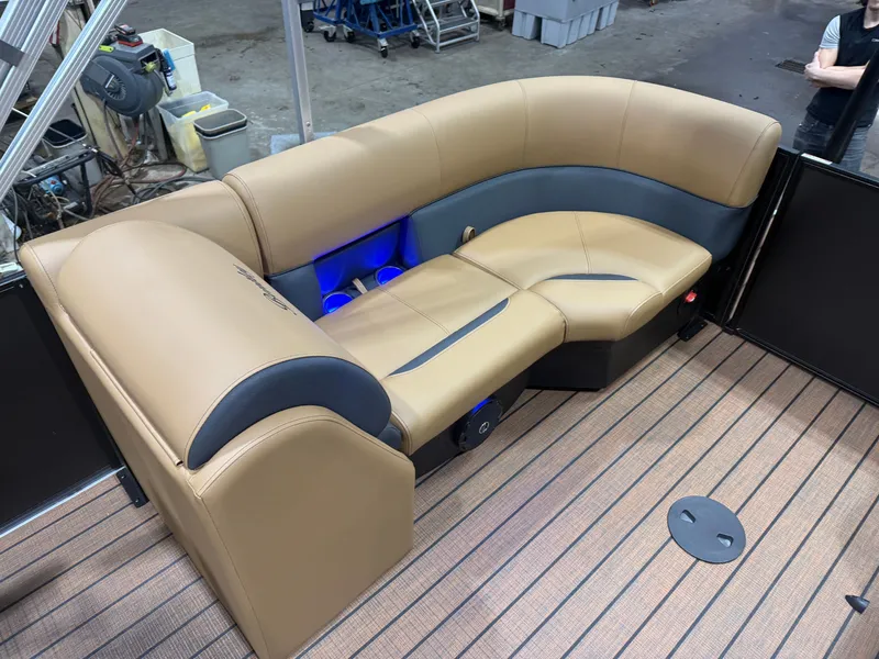 Slide: The Image of Bentley Pontoons Legacy 220 Navigator Quad Lounge & Honda 4-Stroke EFI 2026 - 18