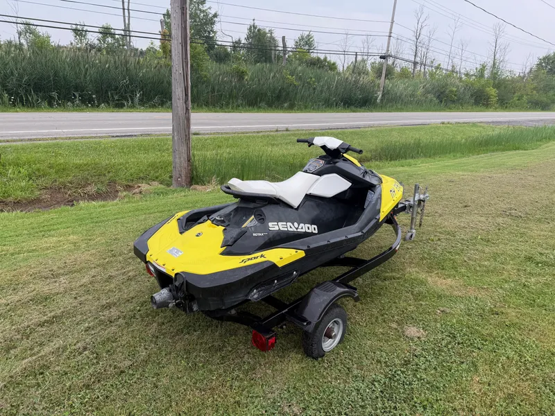 Slide: The Image of Sea-Doo Spark 2up 900 H.O. ACE - Convenience Pkg 2014 - 3