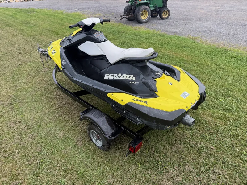 Slide: The Image of Sea-Doo Spark 2up 900 H.O. ACE - Convenience Pkg 2014 - 4