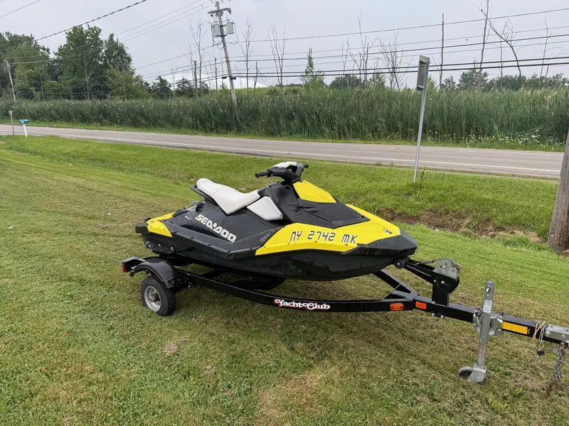 The Image of Sea-Doo Spark 2up 900 H.O. ACE - Convenience Pkg 2014 - 1