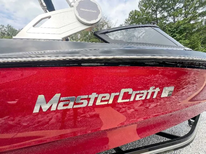 Slide: The Image of MasterCraft XT24 2022 - 22