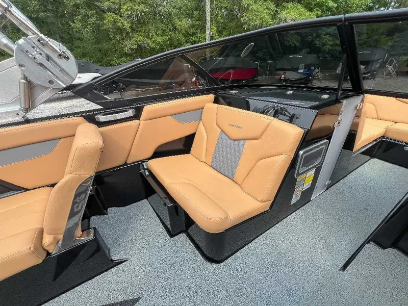 Slide: The Image of MasterCraft XT24 2022 - 14